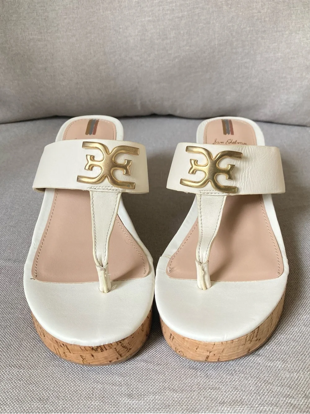 Sam Edelman Yardlie Cork Wedge Thong Sandals White Leather Gold Logo 7.5